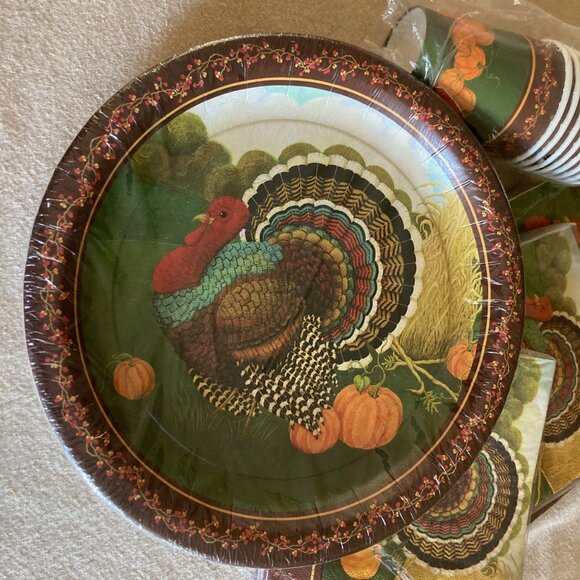 Thanksgiving Bundle Plates, Napkins & Cups - Picture 2 of 16